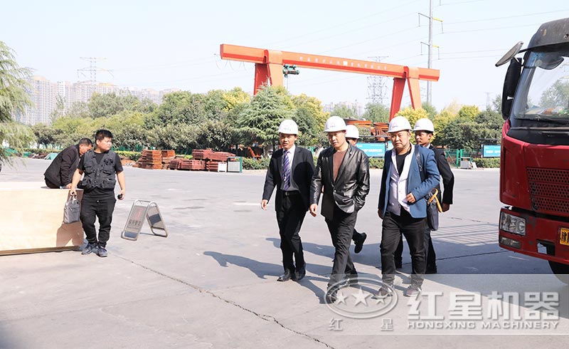 接待客戶來廠參觀考察中