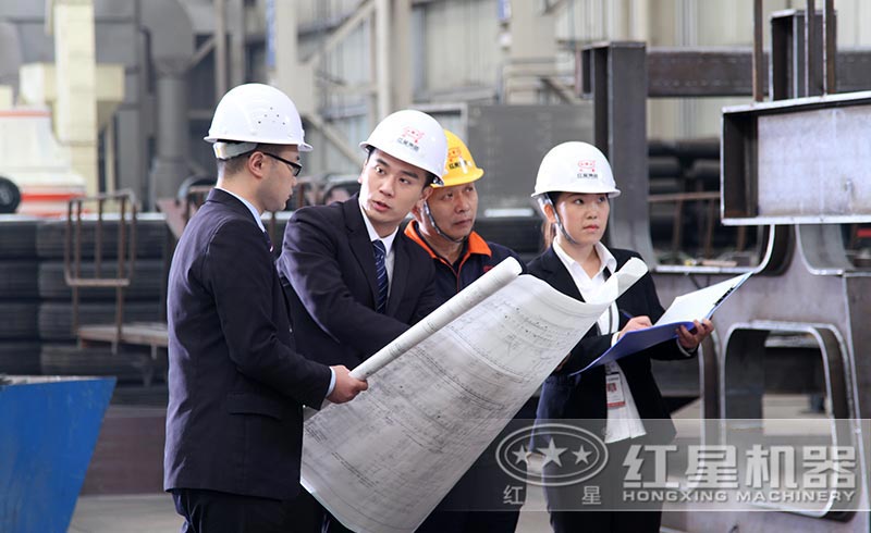 工程師在策劃工藝流程中
