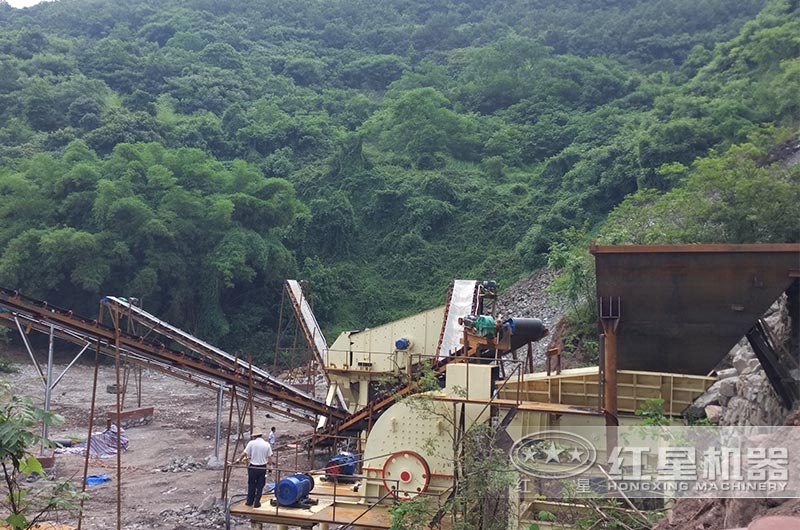 山西客戶錘式破碎機(jī)工作現(xiàn)場